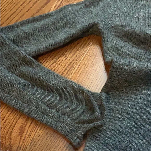 H&M distressed sweater - Picture 8 of 8